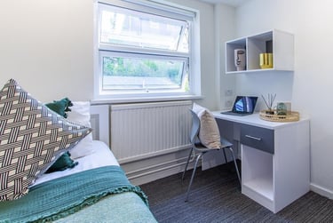 1 bed flat, Bassett Green Road, Highfield, Southampton, SO163QB - Image 1